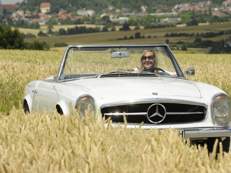 mercedes-oldtimer-cabrio-ausfahrt-fruehling.jpg Bild mercedes-oldtimer-cabrio-ausfahrt-fruehling.jpg